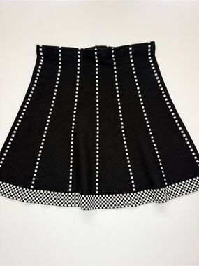 NY Collection Black and White Knit Skirt with Patterned Hem